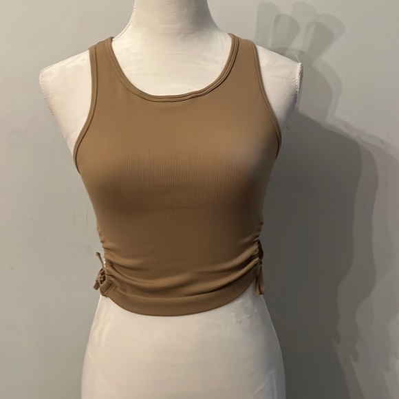 Comfortable athletic top - Picture 1 of 4